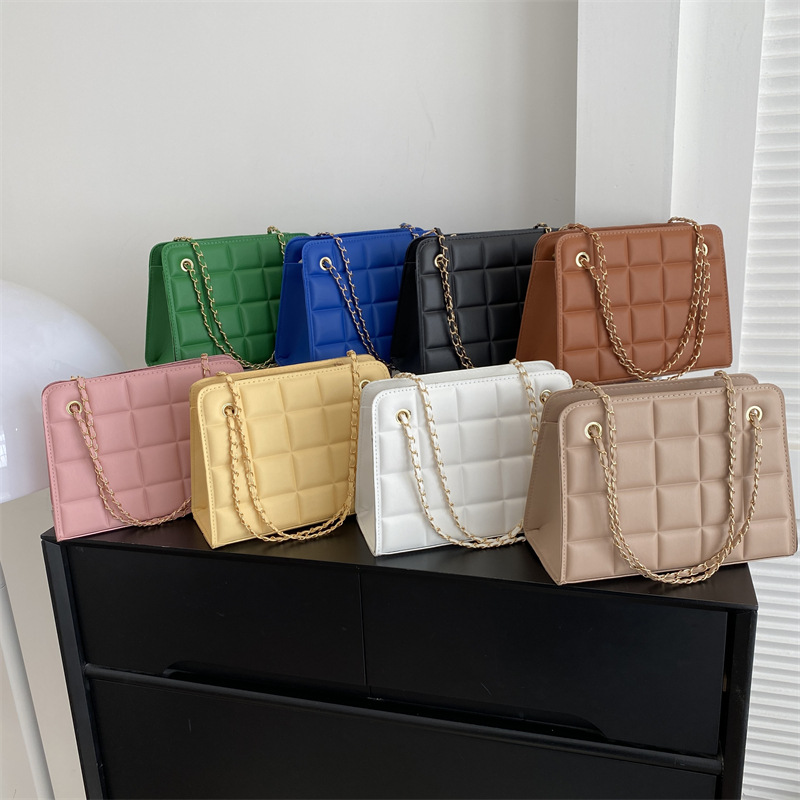 chain checkered bag