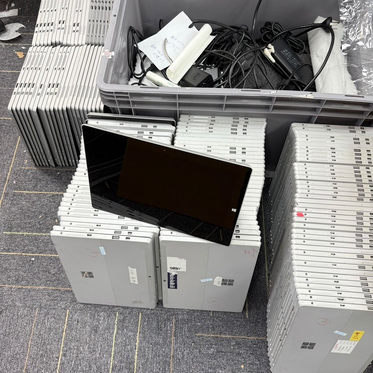 Surface 3 – Intel x7-Z8700, 4GB RAM / 128GB SSD (Touch, Boxed)